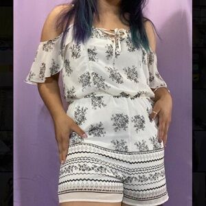 Charlotte Rousse Floral Romper. Size Small.